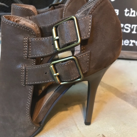 🎉HP🎉 NWOT Chinese Laundry Peep Toe Booties 7 1/2 - Picture 2 of 8